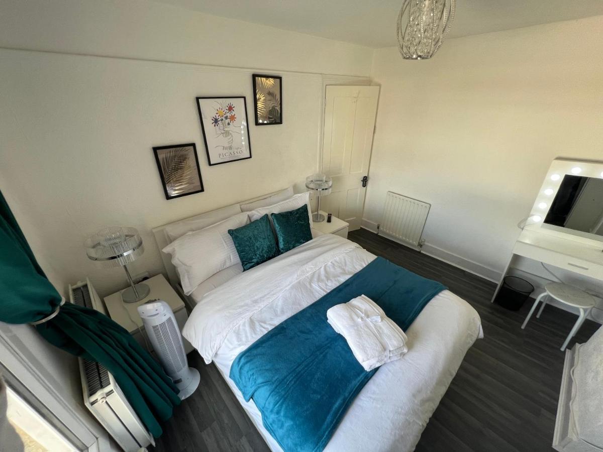 Luxury 1Bed Holiday Flat-10 Minutes From London Bridge & 3Mins Walk To Lewisham Dlrアパートメント エクステリア 写真